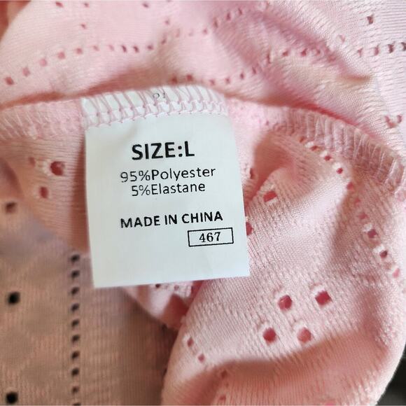 BOUTIQUE PINK NWOT EYELET LACE V GOLD V NECK BLOUSE (61) MULTIPLE SIZES - Picture 5 of 5